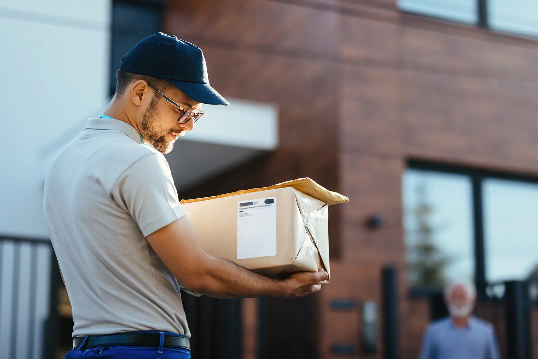 Reliable Parcel Delivery with Qorvinx